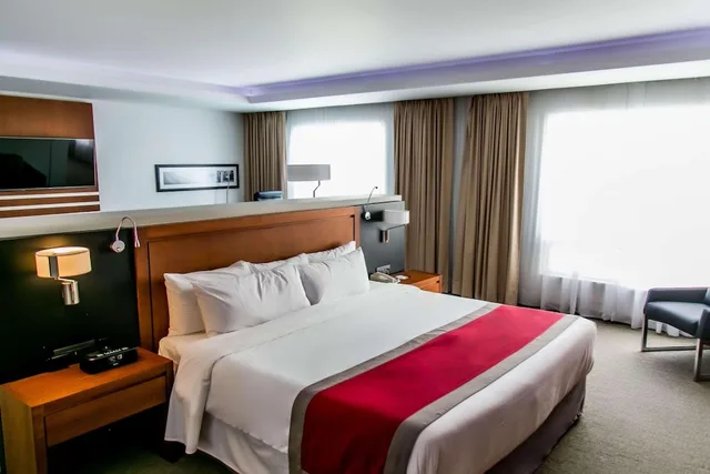 Upgrade, Suite, King Bed, Sheraton Leon 2/4