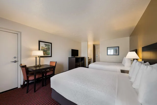 غرفة بسريرين كوين، Best Western Salinas Valley Inn & Suites 1/2