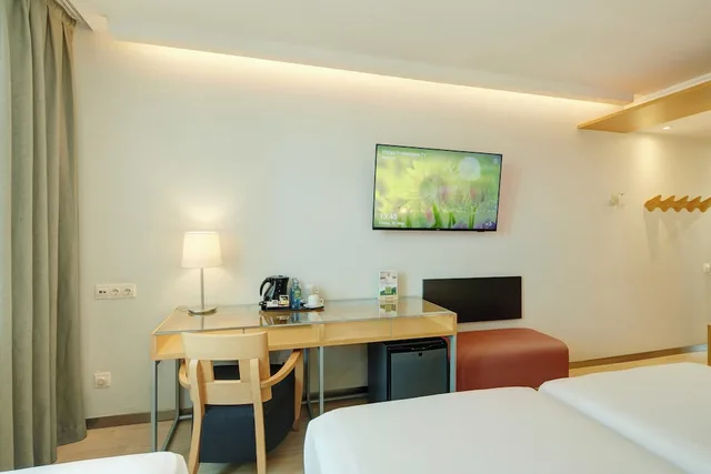 غرفة كلاسيكية بثلاثة أسرّة مع سرير إضافي، Sercotel Caspe (ex. Ayre Hotel Caspe) 4/6