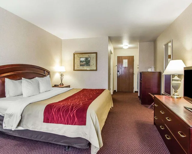 غرفة بسرير كينج لذوي الإعاقة، Quality Inn Suites Fort Madison Near Hwy 61 1/2