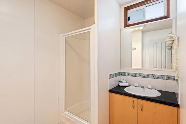 كابينة سوبيريور بسرير كوين بـ3 غرف نوم، DISCOVERY PARKS - ECHUCA 3/6