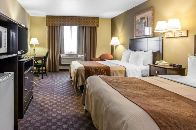 غرفة بسريرين كوين لذوي الإعاقة، Quality Inn Defiance 1/5