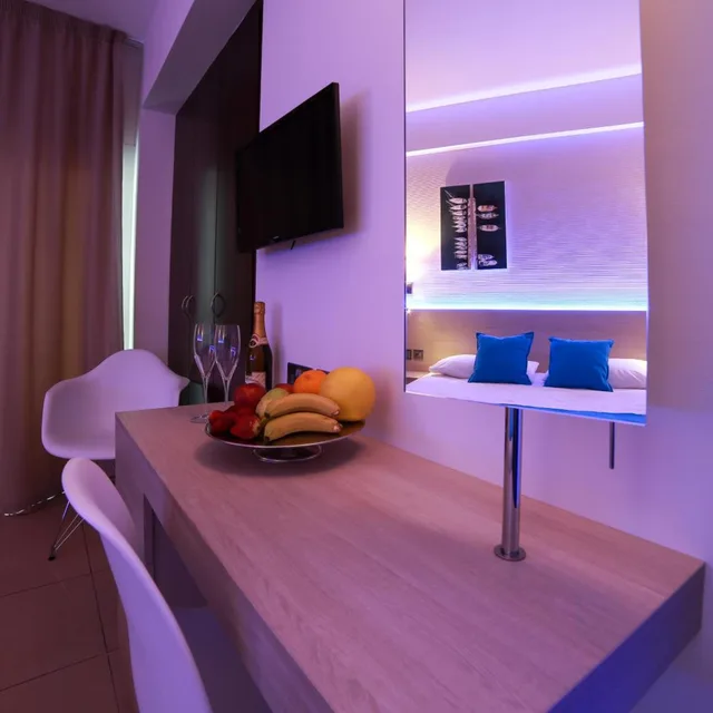 Room, Triple, Side Sea View، Les Palmiers Beach Hotel 3/3