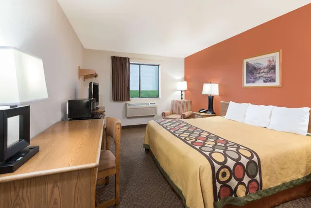 Business, King Bed, Super 8 By Wyndham Morgantown 1/2