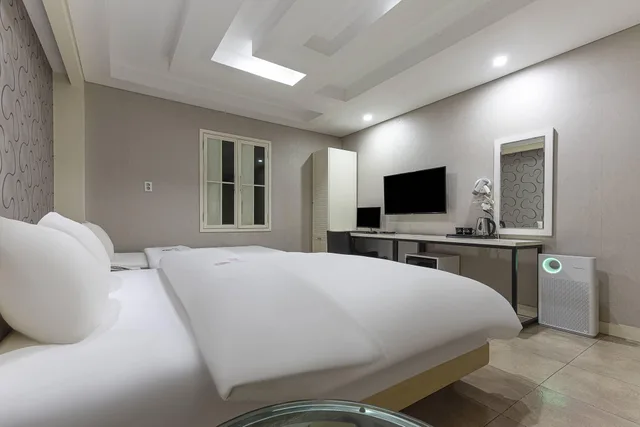 غرفة بسرير مزدوج وسرير فردي، Hotel Tj 3/4