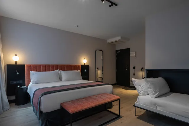 غرفة بريميوم ثلاثية، Catalonia Hotel Vondel Amsterdam 2/8