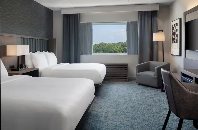 غرفة تقليدية بسريرين كوين، Sheraton Framingham Hotel Conference Center 2/10