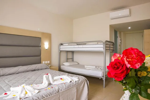 غرفة عائلية، Marathon Hotel 5/8
