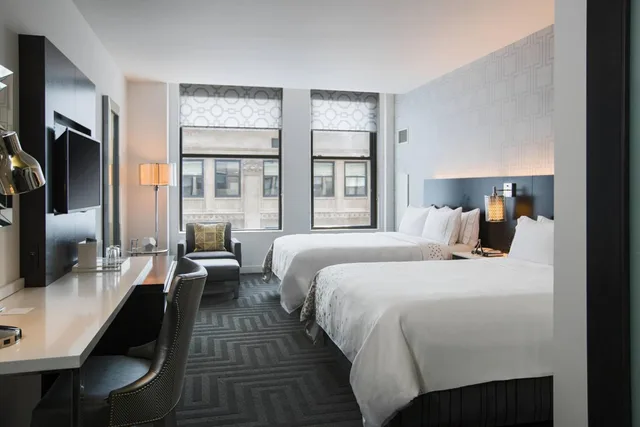 غرفة بسريرين كوين، Renaissance Cincinnati Downtown Hotel 3/6