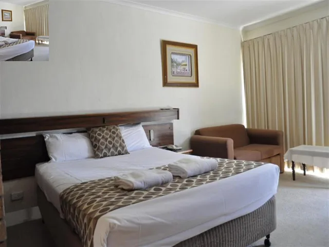 Standard, Double Bed, ALBURY BURVALE MOTOR INN 1/2