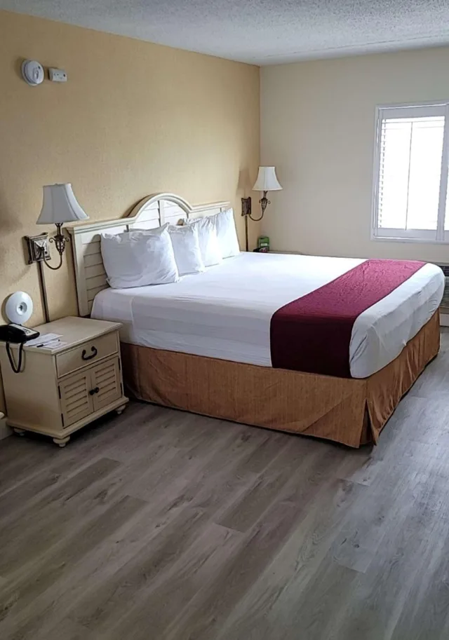 غرفة بسرير كينج، Best Western Ocean Sands Beach Resort 3/5