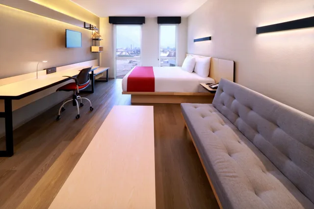 غرفة سوبيريور بسرير كينج مع أريكة، City Express by Marriott Monterrey Universidad 3/5