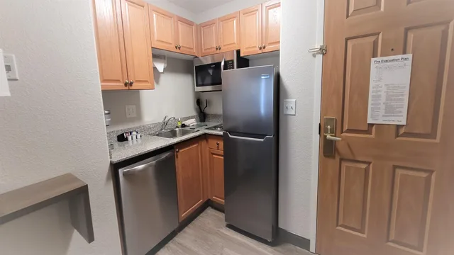 جناح استوديو بسرير كوين مع أريكة، Staybridge Suites Hotel Calgary Airport 2/2