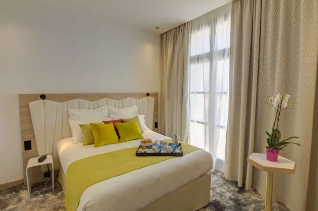 غرفة بسرير كوين، Best Western Plus Hotel Comedie Saint-Roch 1/3