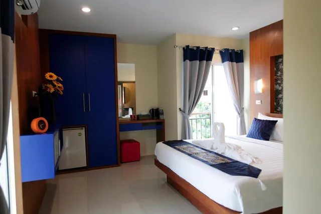 غرفة ديلوكس بسرير مزدوج بشرفة، Calypso Patong Hotel 7/10