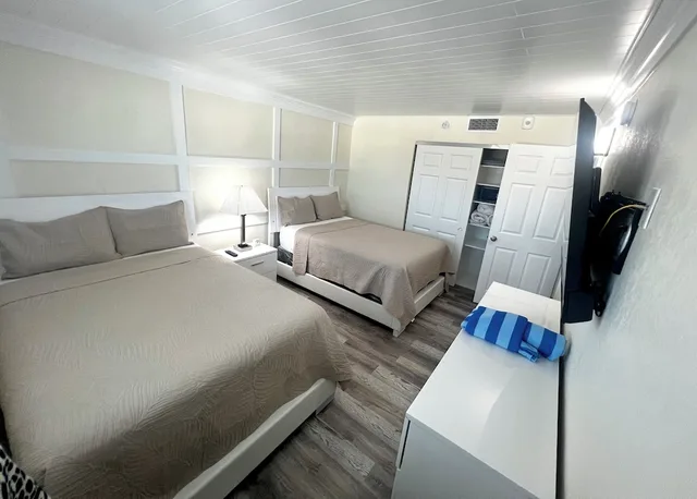 Suite, 2 Double Beds, Beach Front, Balcony، Lani Kai Beachfront 2/10