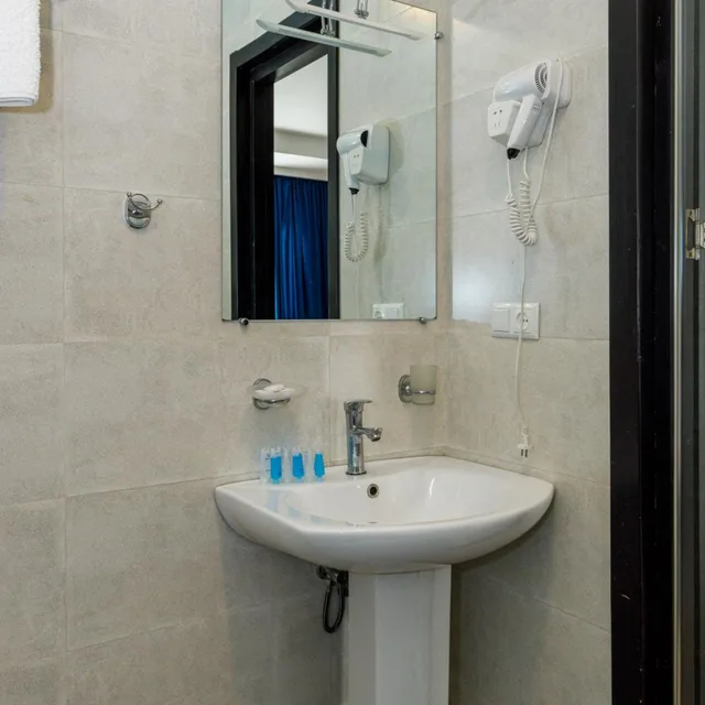 غرفة بسرير كوين، Solomon Hotel 6/8