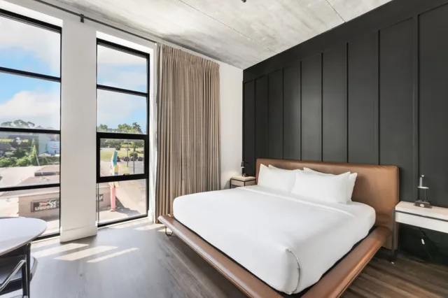 غرفة بسرير كينج وسرير فردي، Waymore's Guest House & Casual Club 2/4