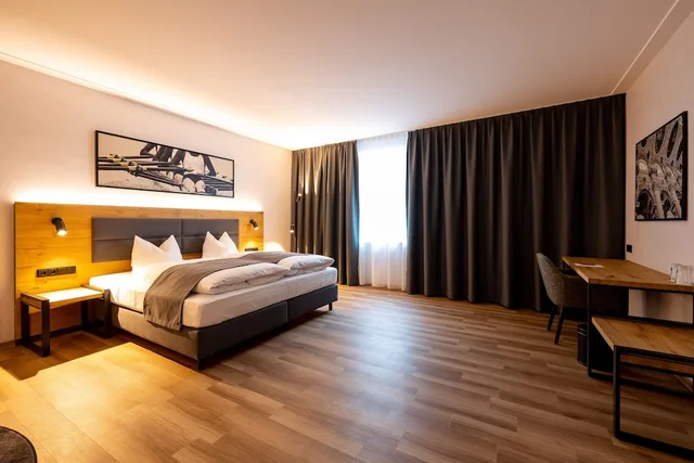 غرفة سوبيريور بسرير كينج مع أريكة، MK hotel Passau 4/7