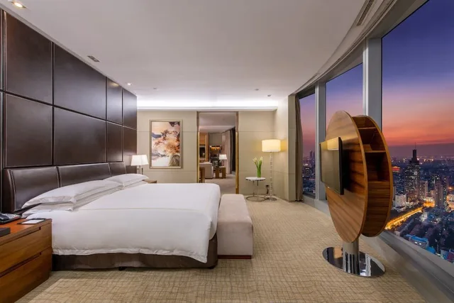 جناح بسرير كينج بإطلالة على البحيرة بغرفة نوم واحدة، Intercontinental Nanjing 1/2