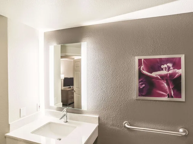 جناح بسرير كينج لذوي الإعاقة، La Quinta Inn & Suites by Wyndham Flagstaff 6/9