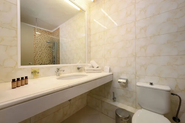 بنغل بسريرين منفصلين بإطلالة على الحديقة مع أريكة، Sunshine Corfu Hotel & Spa 5/6
