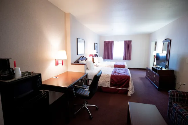 Portland Suites Airport East، غريشام 13/25