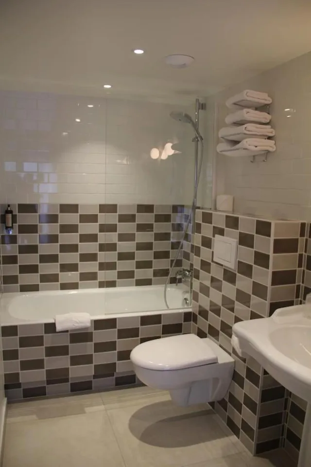 غرفة ثلاثية بسرير مزدوج مع أريكة، Hotel Des 3 Poussins 6/7