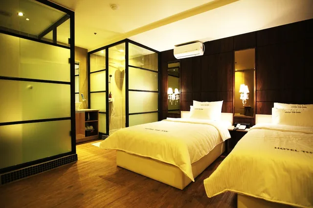 غرفة بسريرين منفصلين، Hotel The Ann 2/2