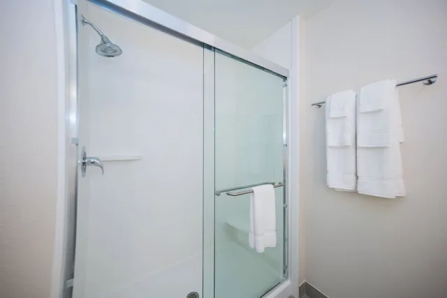 غرفة قياسية بسرير كينج لذوي الإعاقة، Holiday Inn Express & Suites Southaven Central - Memphis 2/2