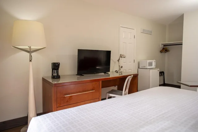 غرفة بسرير كينج، Riverfront Inn Roseburg 2/5