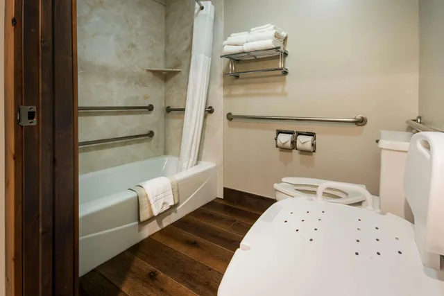 غرفة بسرير كينج لذوي الإعاقة، SureStay Plus Hotel by Best Western Rexburg 7/7