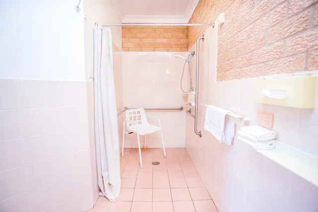 غرفة بسرير كوين وسرير فردي، AALANA MOTOR INN 4/5