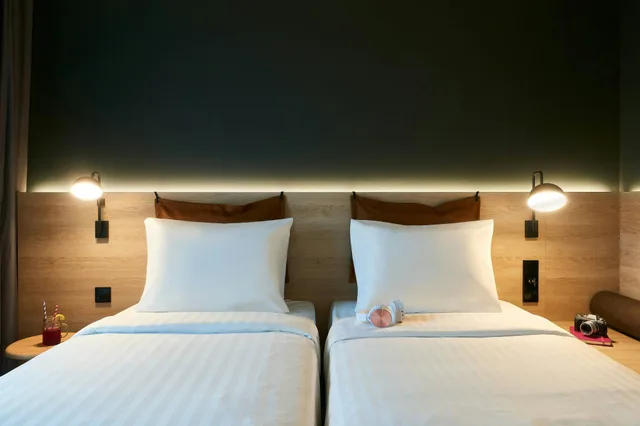غرفة بسريرين منفصلين، Moxy Chester 2/8
