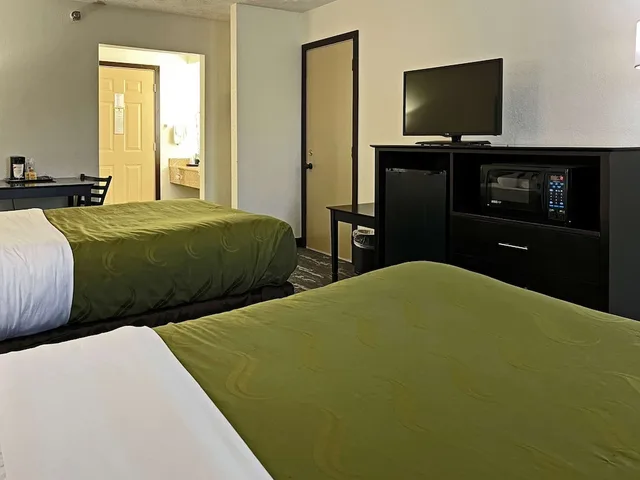 غرفة قياسية بسريرين مزدوجين، Quality Inn Traverse City 8/10