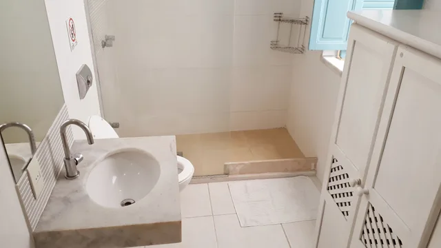 Economy, Double Bed, Private Bathroom, Mango Tree Hostel 3/5