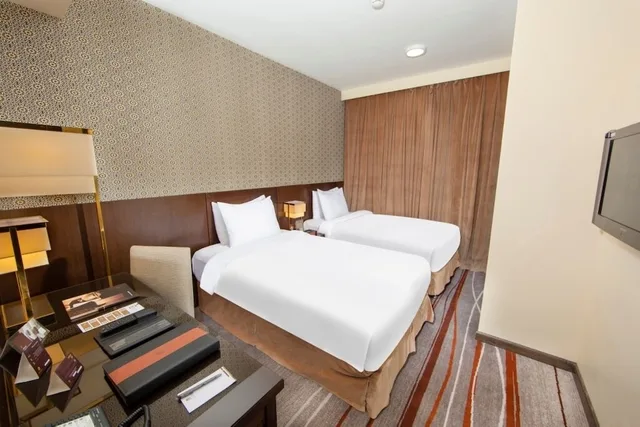 غرفة قياسية بسريرين منفصلين بإطلالة على المدينة للمدخنين، دله طيبة(Dallah Taibah Hotel) 1/1