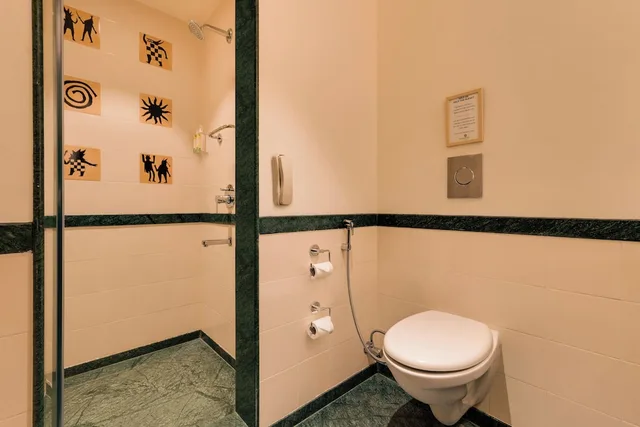غرفة ديلوكس بسرير كينج، Lemon Tree Premier Hitec City 6/9