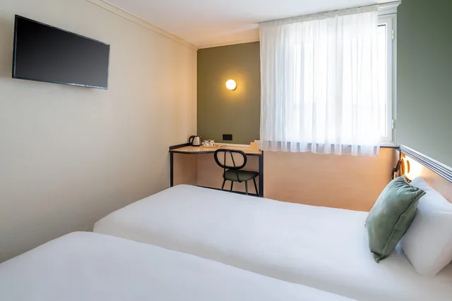 غرفة قياسية بسريرين منفصلين بحوض استحمام، Sure Hotel by Best Western Dijon Sud 5/10