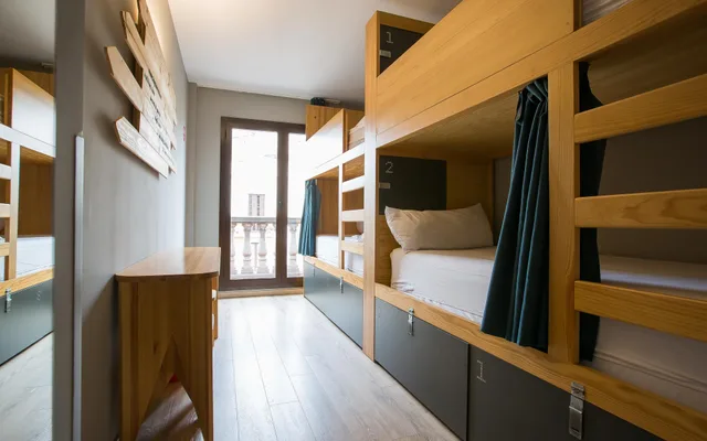 سكن مشترك مختلط بأربعة أسرّة، Yeah Barcelona Hostel 1/1