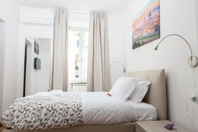 غرفة بسرير كوين بشرفة، Le Tre Lune Suites 4/10