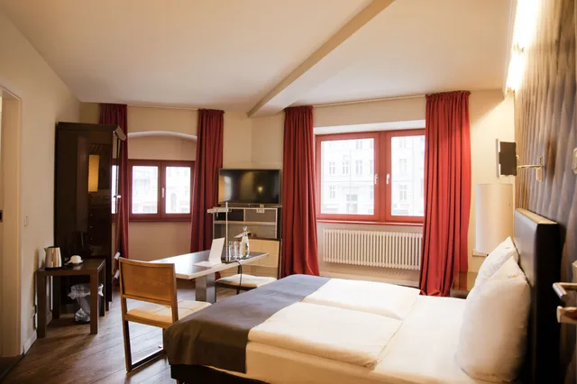 غرفة سوبيريور بسرير كوين، Hotel Adele 1/9