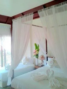 غرفة ديلوكس بسرير كينج وسرير فردي بإطلالة على المسبح، Siam Tara Resort 1/1