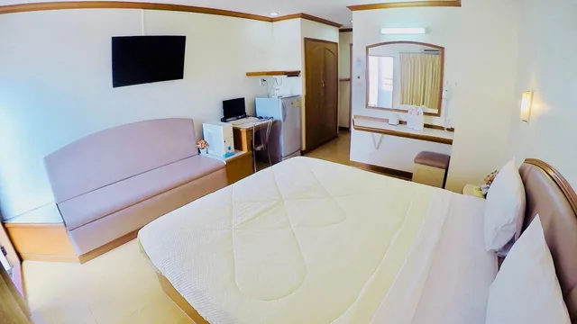 Deluxe, P.A. Place Hotel 1/1