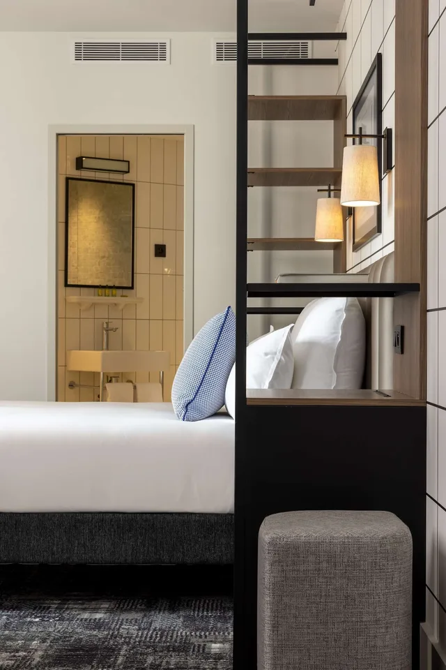 غرفة عائلية بسرير كوين وسرير فردي بغرفتي نوم، Hotel Moderniste 3/6