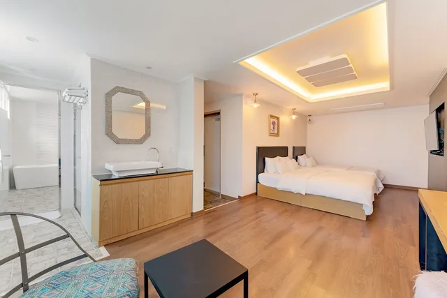 غرفة ديلوكس عائلية بسريرين منفصلين وسرير مزدوج وسرير فردي بإطلالة على المدينة، Central Park Hotel Busan 10/10