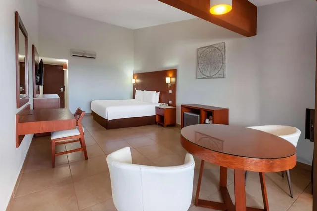 غرفة جونيور بسرير كينج، Cozumel Hotel & Resort 2/2