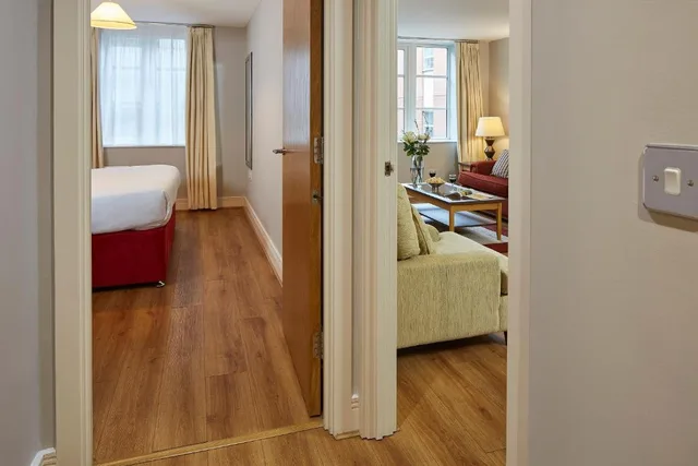 غرفة بغرفة نوم واحدة مع أريكة، Marlin Apartments Queen Street St Paul's 4/4