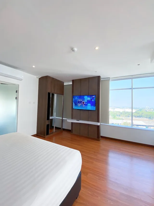 جناح جونيور، Shakti Hotel 4/10
