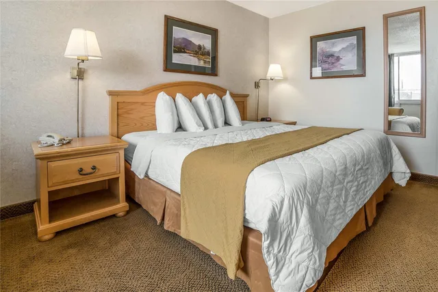 1 King Bed - Non-Smoking, Micfridge، Motel6 Rawlins, WY 2/3